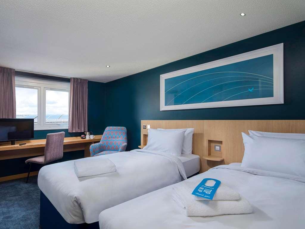 Travelodge Frimley Room photo