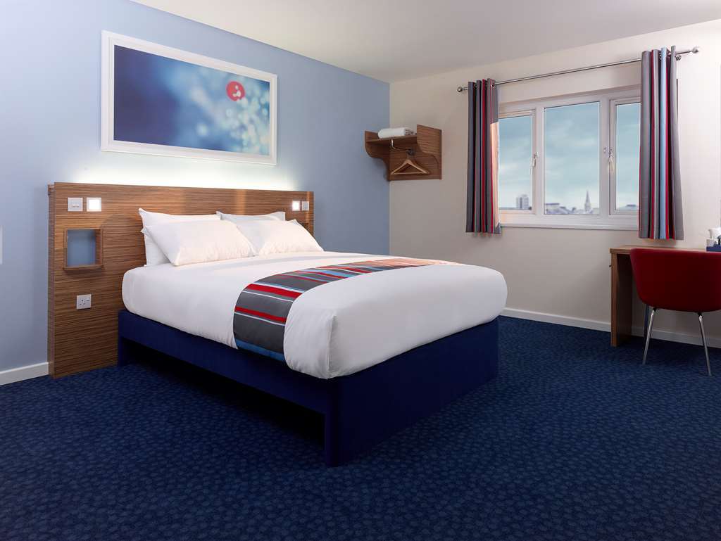Travelodge Frimley Room photo