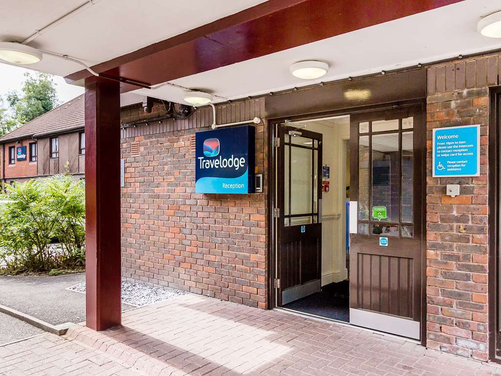 Travelodge Frimley Exterior photo