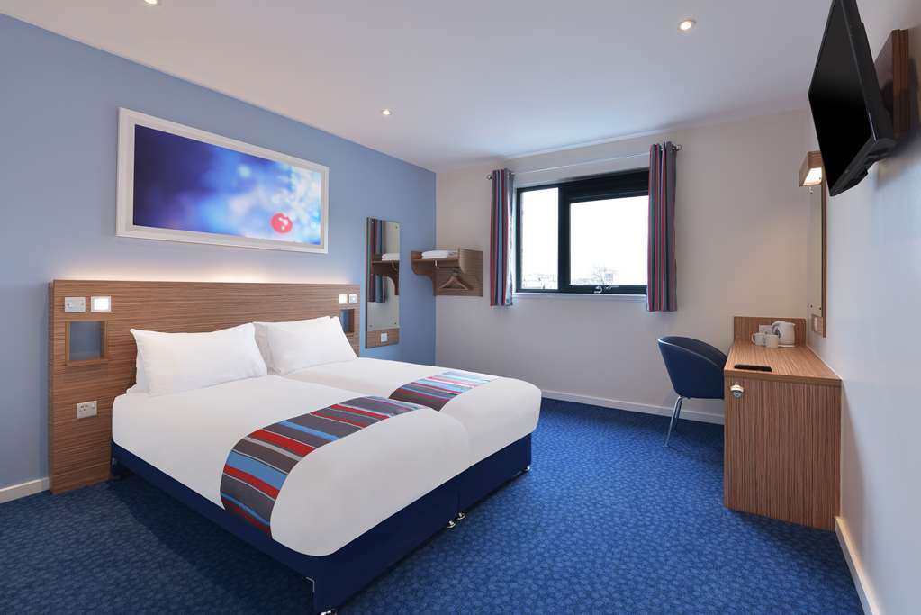 Travelodge Frimley Room photo